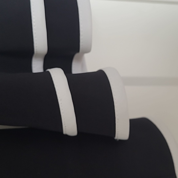 Joseph Ribcroff black and white top with flared sleeves - Picture 3 of 5